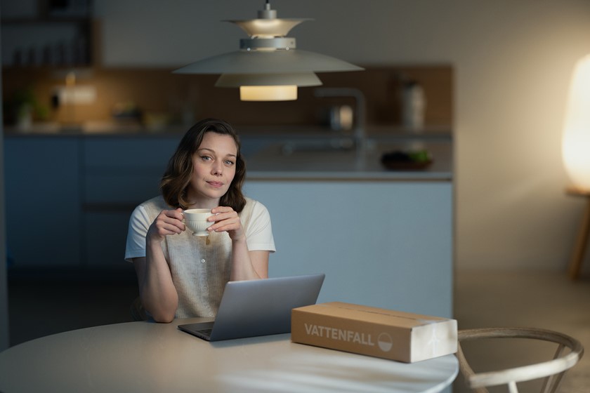 Vrouw achter laptop