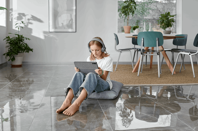 Huiskamer met houten vloer
