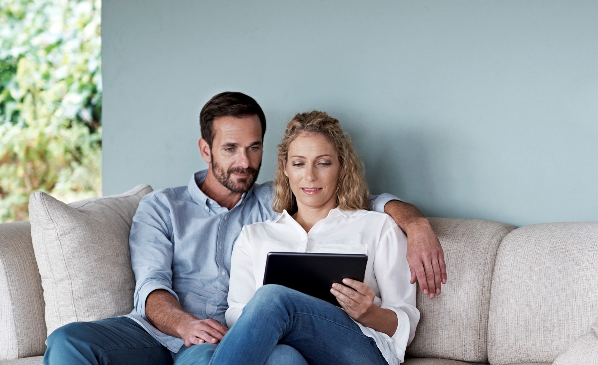 Man en vrouw vergelijken kosten gas elektra | Vattenfall