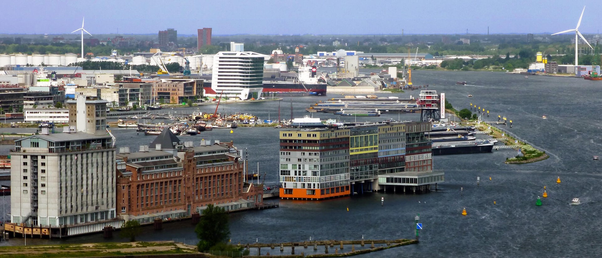 De haven van Amsterdam vanuit de lucht gezien