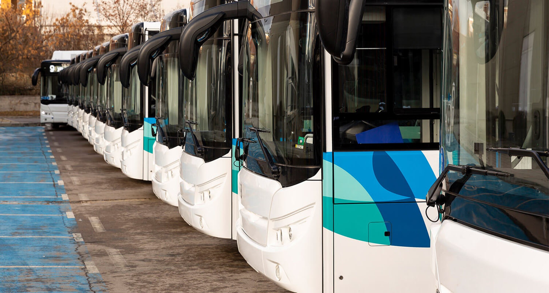 Rij van elektrische bussen