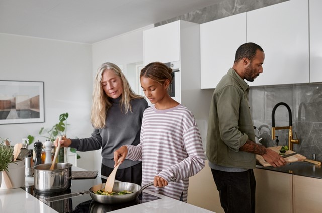 Vattenfall Gas | familie kookt in de keuken