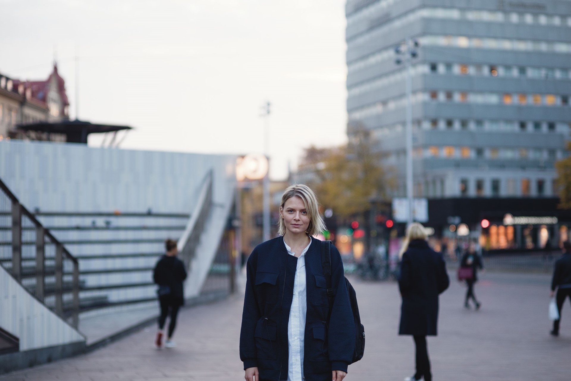 Jonge onderneemster voor een stadsachtergrond | Vattenfall Energie over Blijven loont