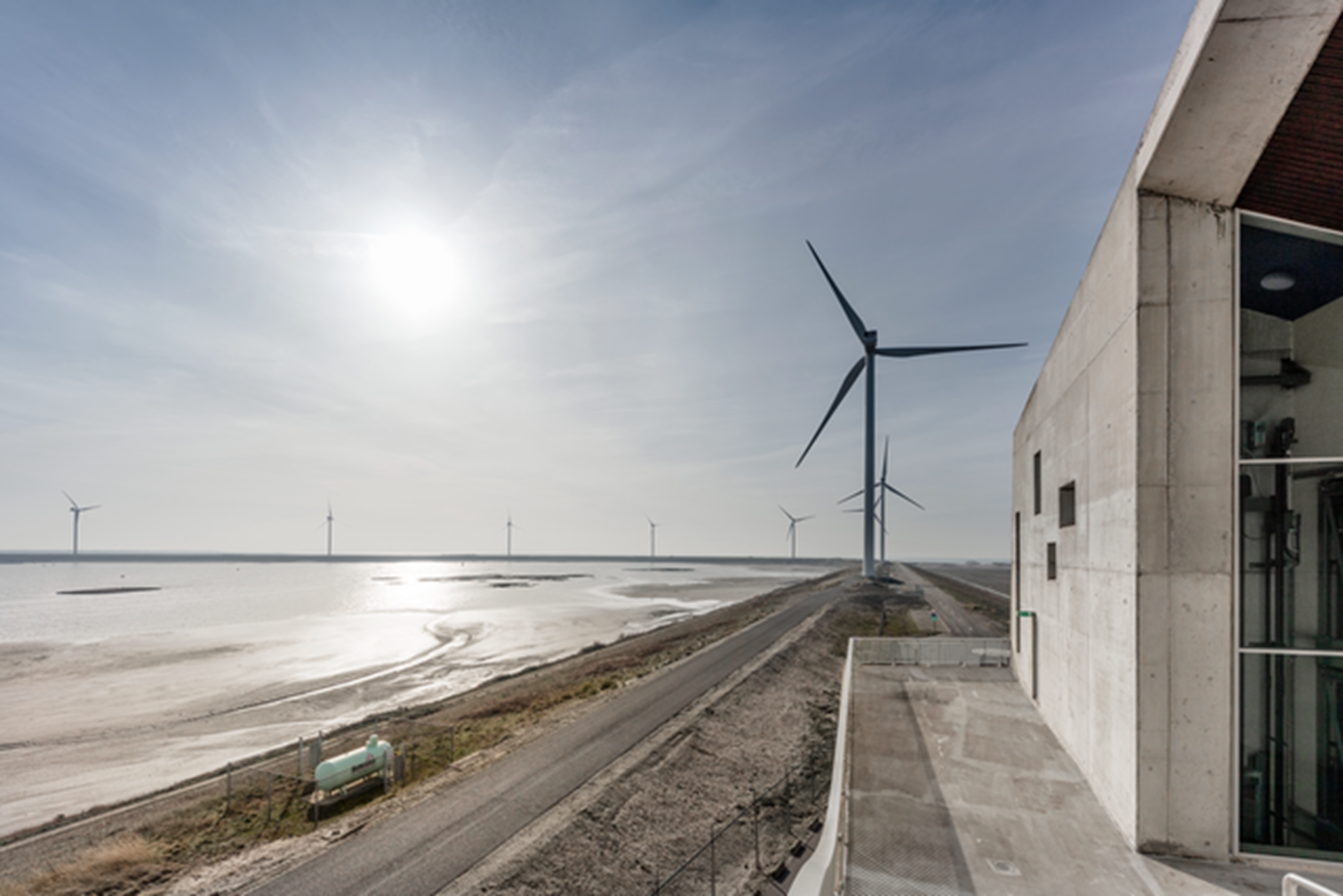 Slufterdam met windmolens - E-boiler