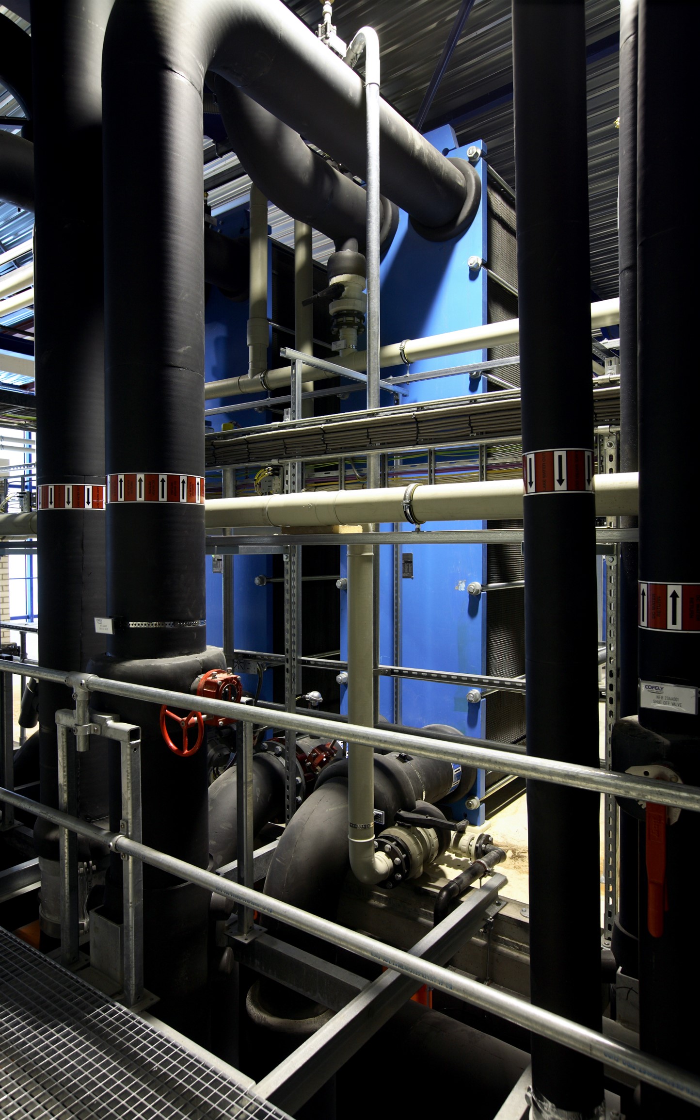 Leidingen van het koudesysteem in de koudecentrale | Vattenfall Energie over koudewinning