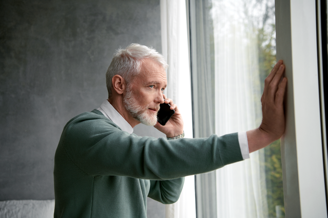 Stroom en gas | klant met telefoon 