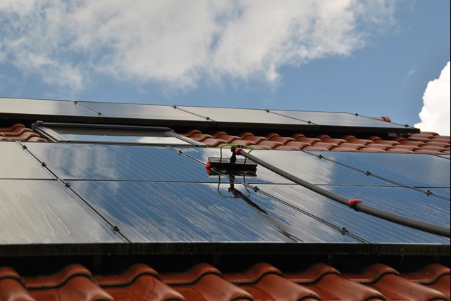 Schoonmaken zonnepanelen