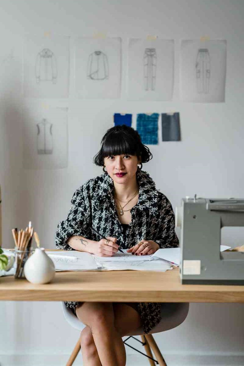 Vrouw achter bureau | Vattenfall Helder